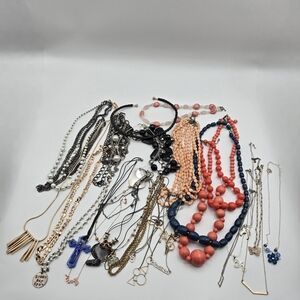 Large Bundle of Miscellaneous Fashion Necklaces Vintage & Modern Estate